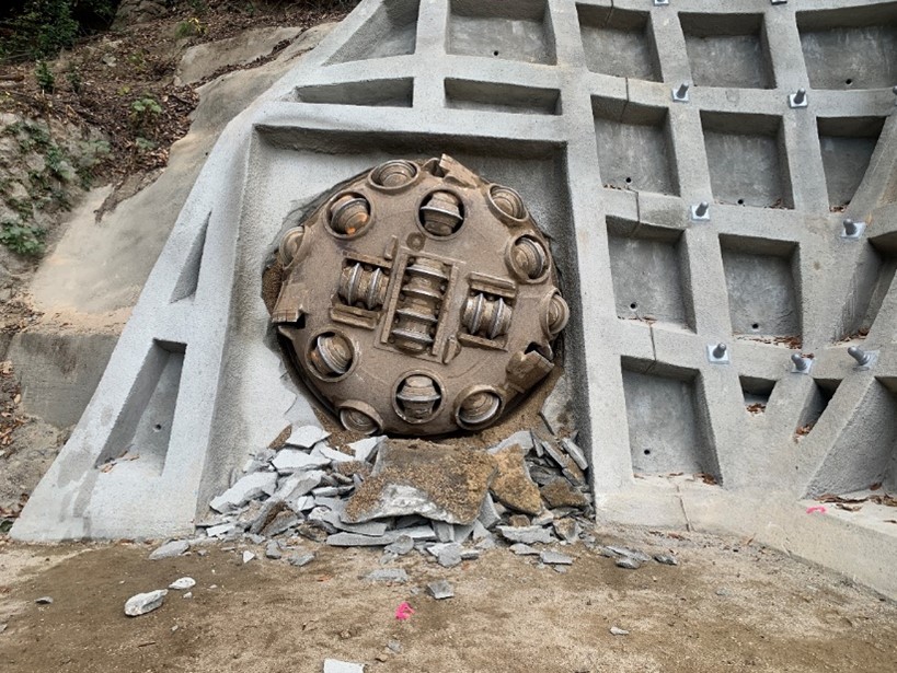 2工区二河峡方面トンネル貫通