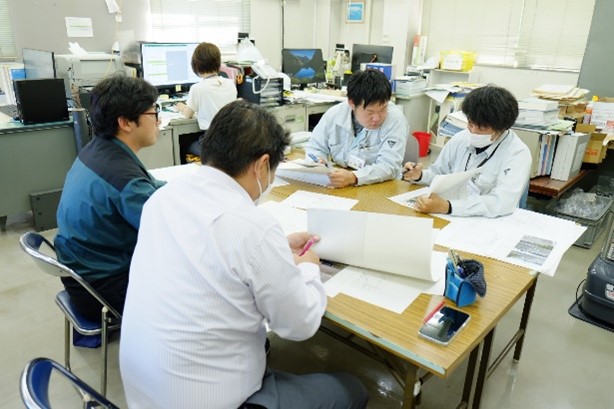 工事施工業者との打ち合わせ（図面）